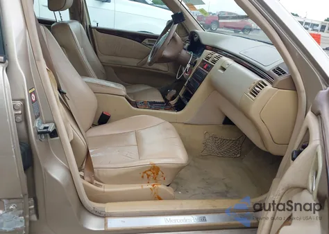 2001 Mercedes-Benz E 320 из США, поврежденный, VIN WDBJF65J71B261654